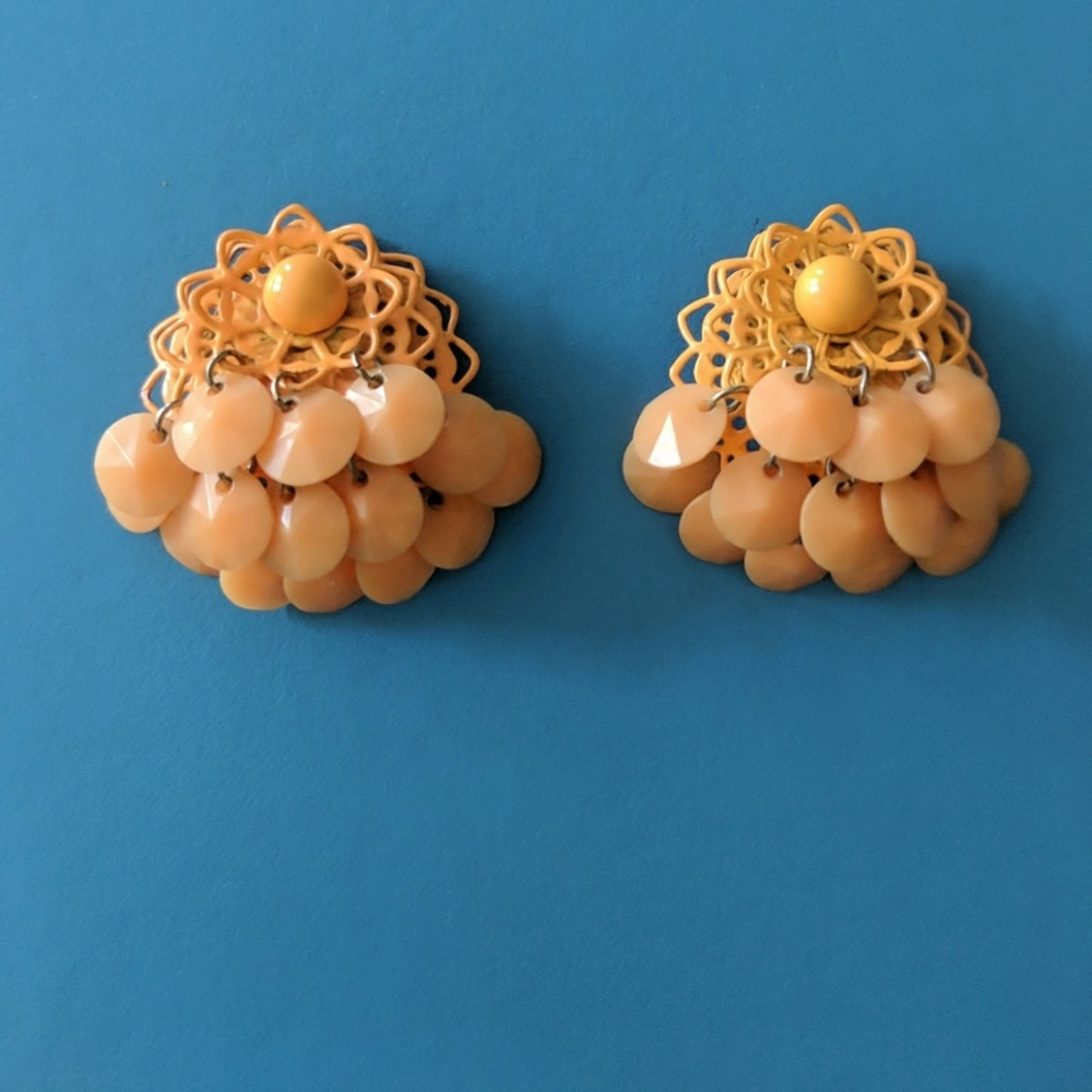Vintage Peach 🍑 Beaded Clip-on Earrings